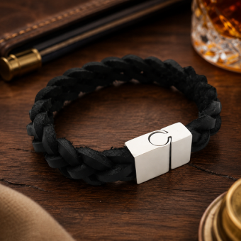Gevlochten leren armband met RVS gravure