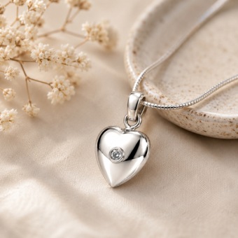 Zilveren hart ashanger met zirkonia | 925 sterling zilver | Persoonlijk gedenksieraad