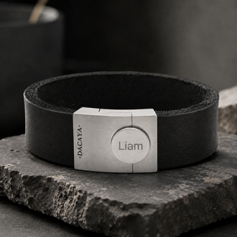 Dacaya donkerbruine leren armband met RVS sluiting en gravure