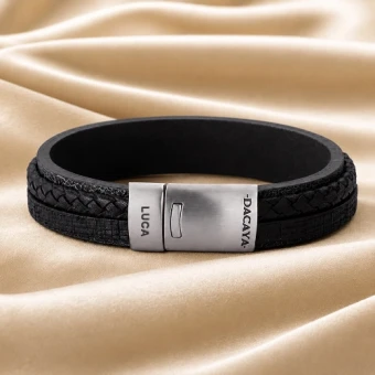 Dacaya T-Junction Black leren armband met gegraveerde RVS sluiting