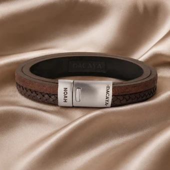 Dacaya T-Junction Brown leren armband met gegraveerde RVS sluiting