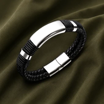 Dubbele strak gevlochten leren armband met graveerplaat en gravure