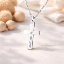 Gepersonaliseerd Kruisje Zilver – Uniek Communiegeschenk sfeerbeeld