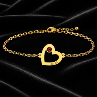 Gouden hartjes armband met steentje en gravure
