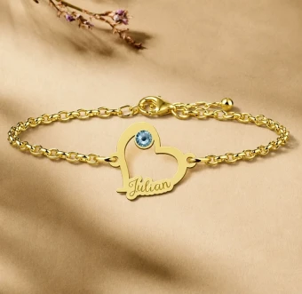Gouden hartjes armband met steentje en gravure