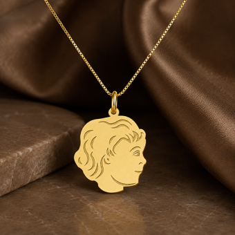Gouden meisjeshanger met kinderkopje en persoonlijke gravure