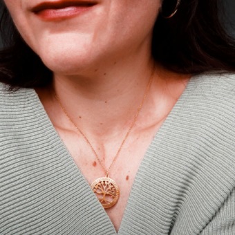Gouden tree of life hanger graveren