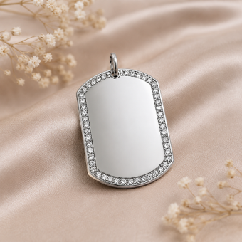 Zilverkleurige ID hanger met siersteentjes