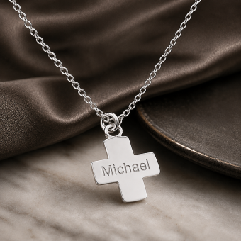 Zilveren ketting met kruisje en persoonlijke gravure