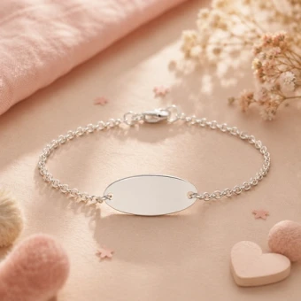 Ovaal zilveren kinderarmbandje met persoonlijke gravure
