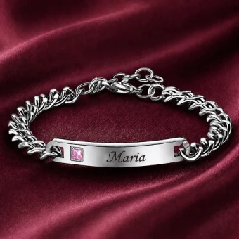 Zilverkleurige schakelarmband met lichtroze steentje en gravure