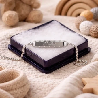 Zilveren baby armbandje met naamgravure