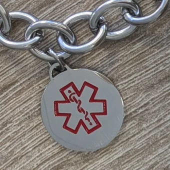 SOS armband met bedel en medische informatie