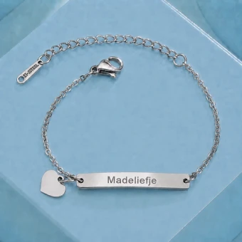 Stalen armbandje met hartje en naamgravure