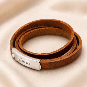 Leren wikkelarmband met graveerplaat en persoonlijke gravure