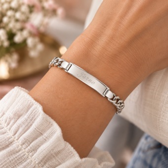 Zilveren armband met figaro schakel en graveerplaatje