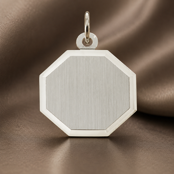 Achthoekige zilveren hanger 18 mm met gravure