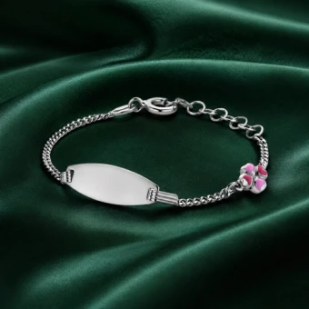 Zilveren kinderarmband met roze klavertje vier en gravure