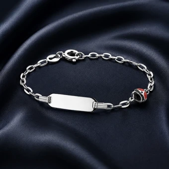 Zilveren kinderarmband met rood lieveheersbeestje en gravure