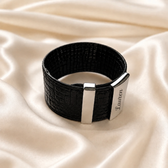 Brede zwarte leren armband met 316L RVS graveersluiting