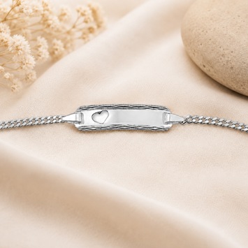 Sierlijk zilver baby armbandje met naam en hartje