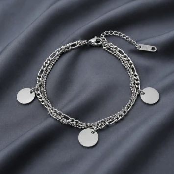 Armband met 3 verschillende bandjes en 3 ronde bedels