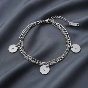 Armband met 3 verschillende bandjes en 3 ronde bedels