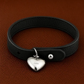 Armband met hartjes bedel