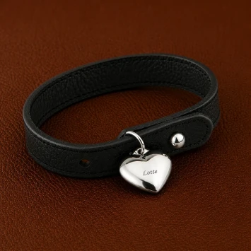 Armband met hartjes bedel