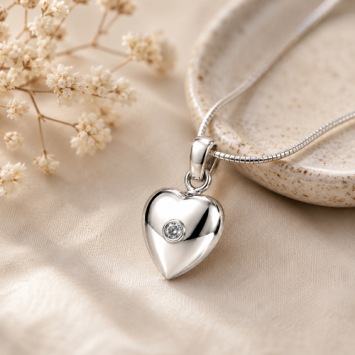 Zilveren hart ashanger met zirkonia | 925 sterling zilver | Persoonlijk gedenksieraad