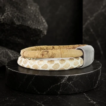 Bruin witte leren armband met gravure en matte sluiting