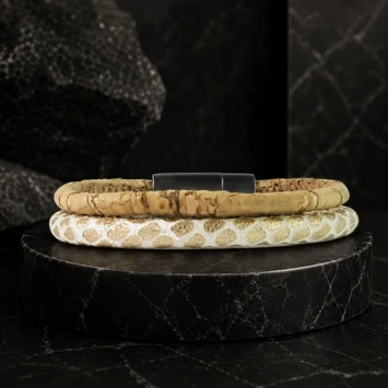Bruin witte leren armband met gravure en matte sluiting