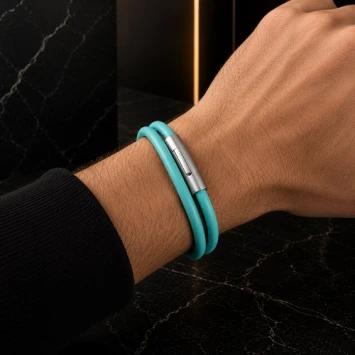 Groene leren wikkelarmband met gravure