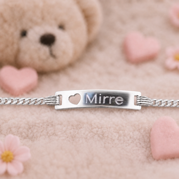 Baby armbandje met naam en hartje