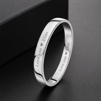Vlakke zilveren bangle van 10 mm met gravure