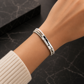 B&L leren armband met ruwe banden en gravure
