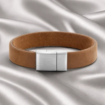 Bruine leren armband met magnetische RVS sluiting en gravure