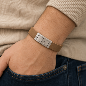 Camel leren Dacaya Rough Side armband met gegraveerde vingerafdruk