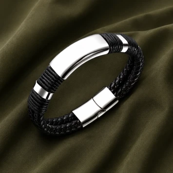 Dubbele strak gevlochten leren armband met graveerplaat en gravure