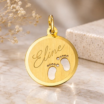 Geelgouden ketting hanger rond 17mm met voetjes