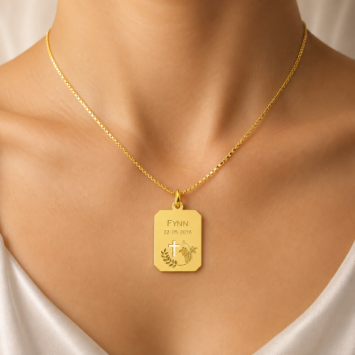 Gouden communie hanger met naam en datum