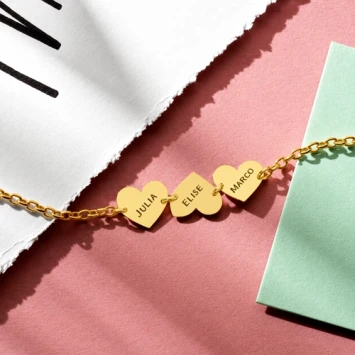 Gouden armband drie hartjes met naam Names4ever