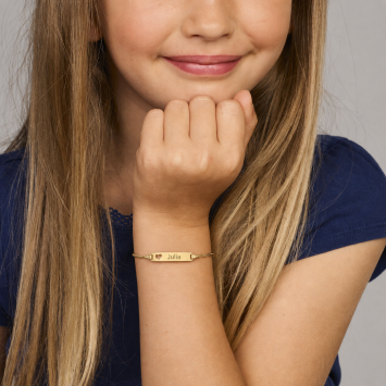 Gouden armbandje met uitgesneden hartje