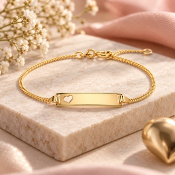 Gouden armbandje met uitgesneden hartje