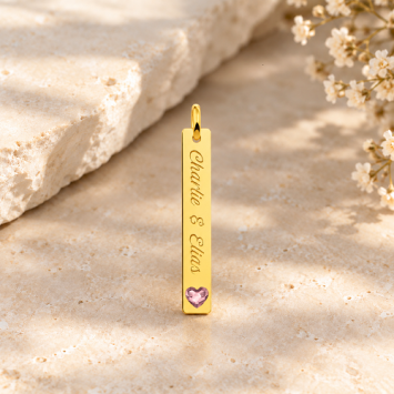 Gouden Bar naamketting hanger met gravure met hartjes steen Names4Ever