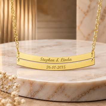14 karaats gouden gebogen naamketting met eigen naam