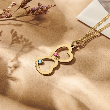 Gouden familie hanger met twee harten en geboortestenen