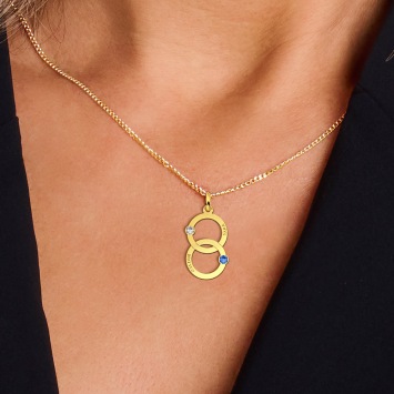 Gouden familie hanger met twee rondjes en geboortestenen en namen graveren