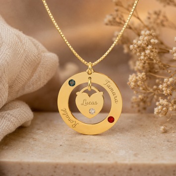 Gouden geboorte hanger met namen en geboortestenen