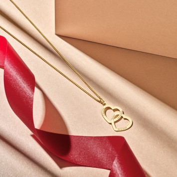 Gouden hanger twee harten met namen of data